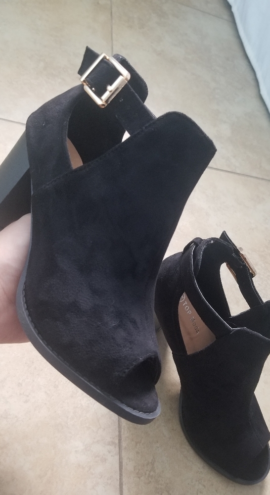 Cute black booties, never worn!